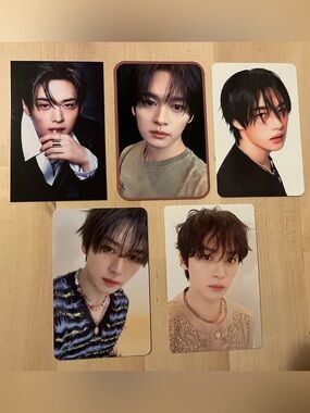 Set of 5 OFFICIAL Lee Know of Stray Kids photocards (Set #8) includes a rare!